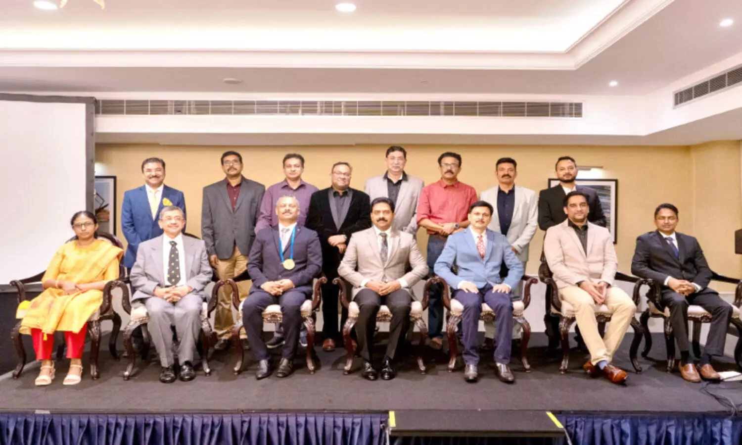 ഐ.​എം.​എ നെ​ടു​മ്പാ​ശ്ശേ​രി എ​ൻ.​​ആ​ർ.​​ഐ ശാ​ഖ ഭാ​ര​വാ​ഹി​ക​ൾ ചു​മ​ത​​ല​യേ​റ്റു