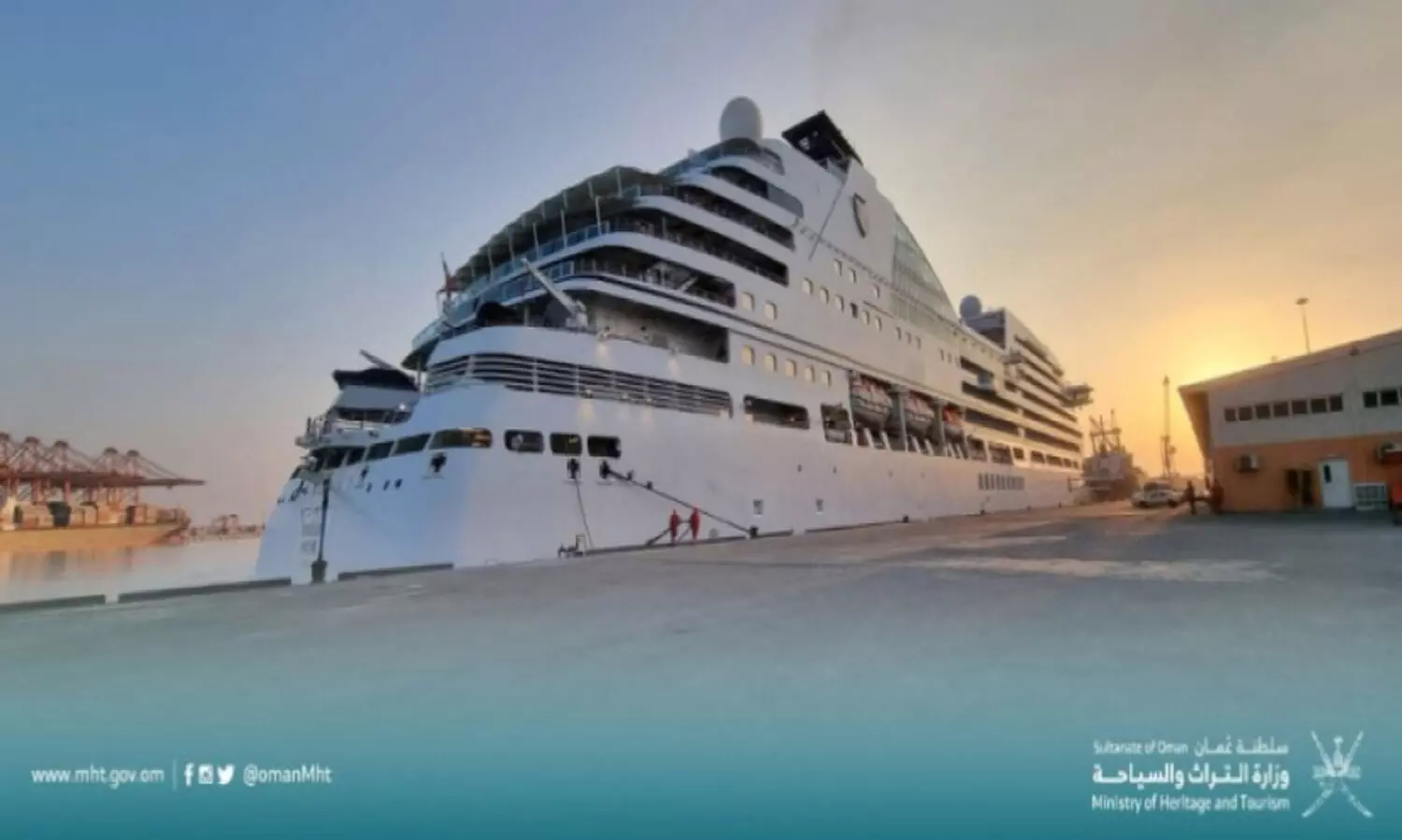 ക്രൂ​സ്​ യാ​ത്ര​ക്ക്​ ​വി​മാ​ന​ത്തി​ൽ സ​ഞ്ചാ​രി​ക​ളെ​ത്തു​ന്നു