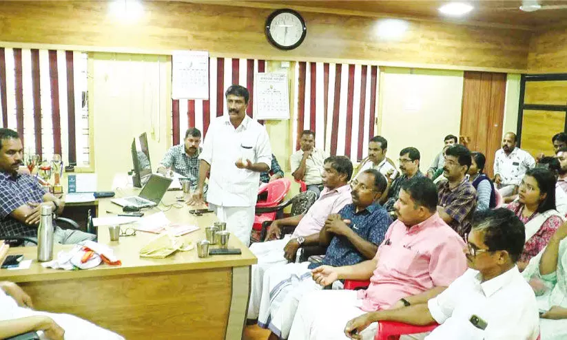 ഭവന സമുച്ചയ നിർമാണത്തിന് ഹാർബർ പ്രദേശത്തുനിന്നുള്ള മണൽ; വിശദീകരണം ആവശ്യപ്പെട്ട് തഹസിൽദാർ