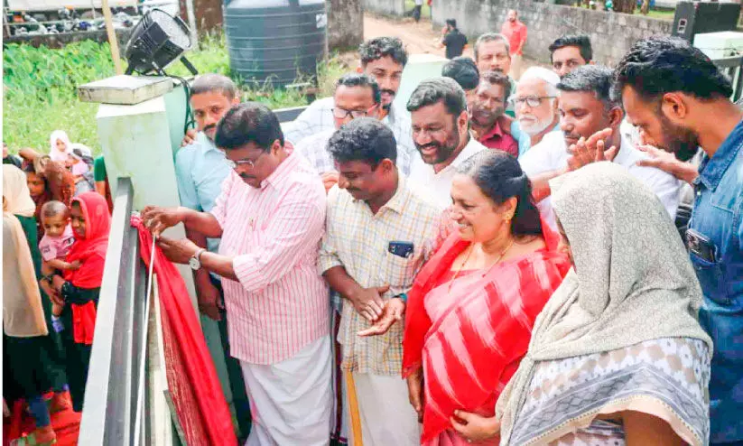 അംഗൻവാടി സ്മാർട്ടായി; കുരുന്നുകൾക്ക് സ്ഥലംവിട്ടുനൽകി പ്രദേശവാസി അംഗൻവാടി സ്മാർട്ടായി; കുരുന്നുകൾക്ക് സ്ഥലംവിട്ടുനൽകി പ്രദേശവാസി