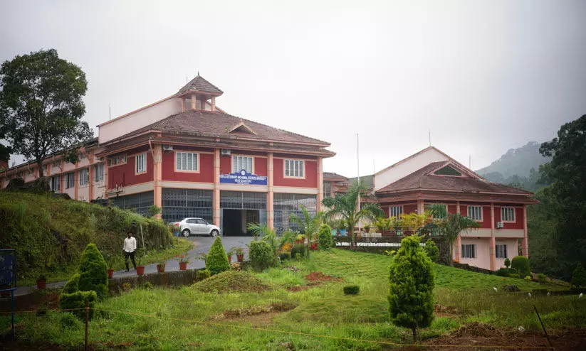 പൂക്കോട് യൂനിവേഴ്സിറ്റിയിൽ വിരമിച്ചവർക്ക്   അനധികൃത പുനർനിയമനം