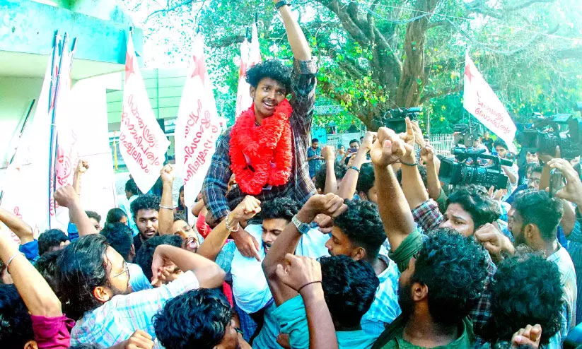 കേ​ര​ള​വ​ർ​മ കോ​ള​ജി​ലെ എസ്.എഫ്.ഐ വിജയം; ആ​ശ്വാ​സം, ആ​ശ​ങ്ക