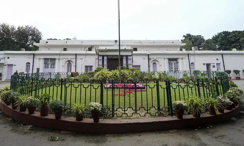 കളഞ്ഞു കുളിച്ച് കോൺഗ്രസ്; കുളിരായി തെന്നിന്ത്യ കളഞ്ഞു കുളിച്ച് കോൺഗ്രസ്; കുളിരായി തെന്നിന്ത്യ