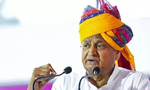 രാജസ്ഥാനിൽ വോട്ടെണ്ണൽ നടക്കാനിരിക്കെ സ്ഥാനാർഥികളുമായി കൂടിക്കാഴ്ച നടത്തി അശോക് ഗെഹ്ലോട്ട്