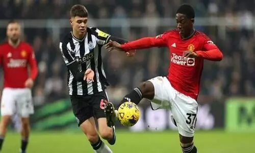 ന്യൂകാസിലിനോട് വീണ്ടും തോറ്റ് മാഞ്ചസ്റ്റർ യുനൈറ്റഡ്; ജയിച്ചുകയറി ആഴ്സണൽ