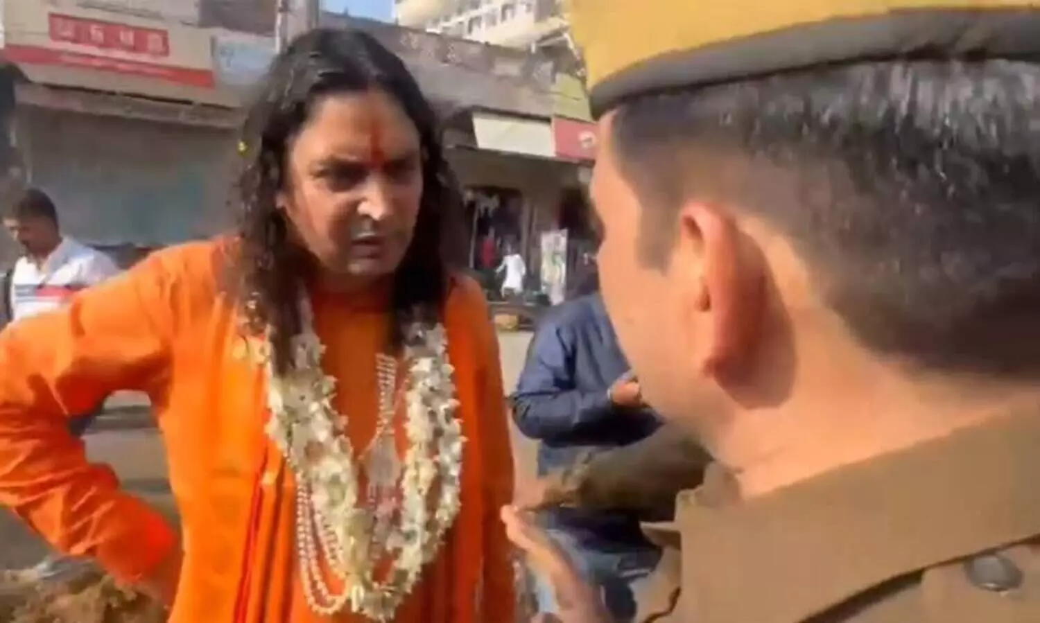 തെരഞ്ഞെടുപ്പ് ജയത്തിനു പിന്നാലെ ഇറച്ചിക്കടകൾക്കെതിരെ സ്വാമി ബാൽമുകുന്ദ് ആചാര്യ