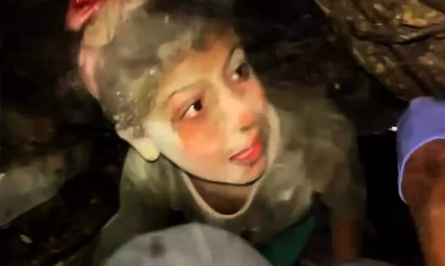 ‘ആദ്യം ഉമ്മയേയും ഉപ്പയേയും രക്ഷിക്കൂ... എന്നെ അവസാനം മതി!’: 13കാരി അൽമ, ഇസ്രയേൽ തകർത്ത കെട്ടിടത്തിൽ ഗസ്സയുടെ മനക്കരുത്ത്!