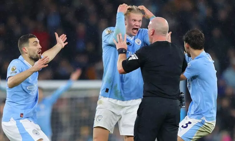 ത്രില്ലർ പോരിൽ സിറ്റിയെ തളച്ച് ടോട്ടൻഹാം; റഫറിക്കെതിരെ രൂക്ഷ വിമർശനവുമായി ഹാലണ്ട് ത്രില്ലർ പോരിൽ സിറ്റിയെ തളച്ച് ടോട്ടൻഹാം; റഫറിക്കെതിരെ രൂക്ഷ വിമർശനവുമായി ഹാലണ്ട്