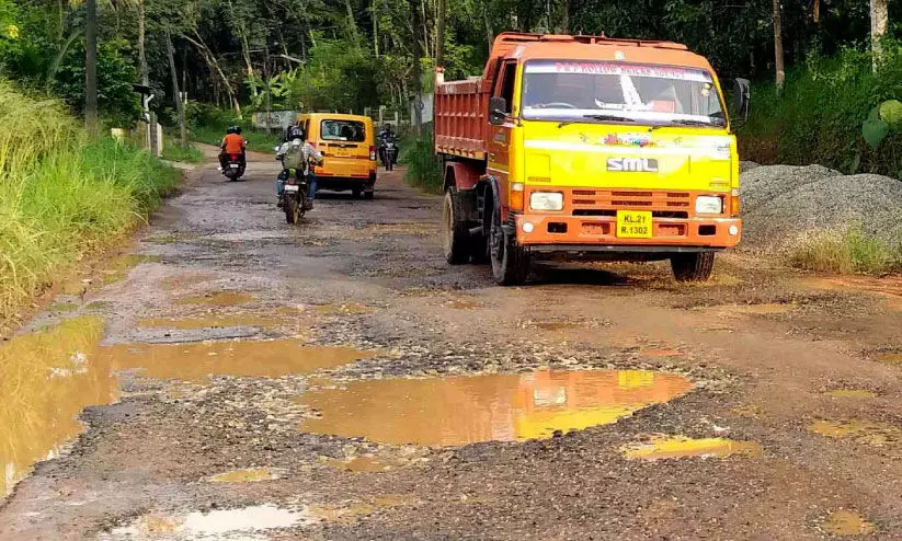 തകർന്ന അരുവിക്കര- വെള്ളനാട് റോഡ് തകർന്ന അരുവിക്കര- വെള്ളനാട് റോഡ്