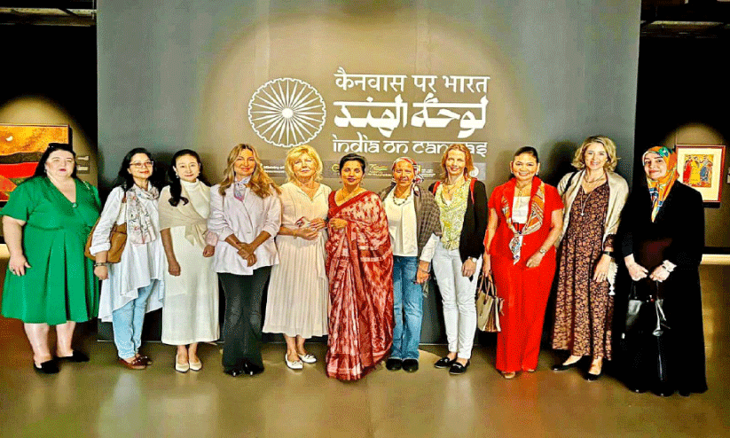 ‘ഇന്ത്യ ഓൺ കാൻവാസ്’ ചിത്രപ്രദർശനം കാണാൻ അംബാസഡർമാരുടെ ഭാര്യമാരും