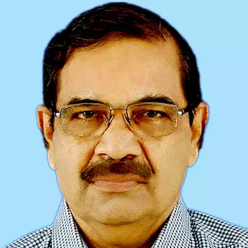 ര​വി വാ​ര്യ​ർ