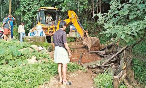 കുന്തിപ്പുഴയിൽ മണൽവേട്ട കടത്തുതോണിയും ഒരു ലോഡ് മണലും പിടികൂടി