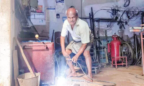 അ​പ​ക​ട​ത്തി​ൽ മ​ന​സ്സ് ത​ള​ർ​ന്നി​ല്ല; ജീ​വി​തം വി​ള​ക്കി​ച്ചേ​ർ​ക്കു​ക​യാ​ണ് വേ​ണു​ഗോ​പാ​ൽ