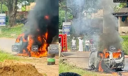 ഓടിക്കൊണ്ടിരുന്ന വാൻ കത്തിനശിച്ചു