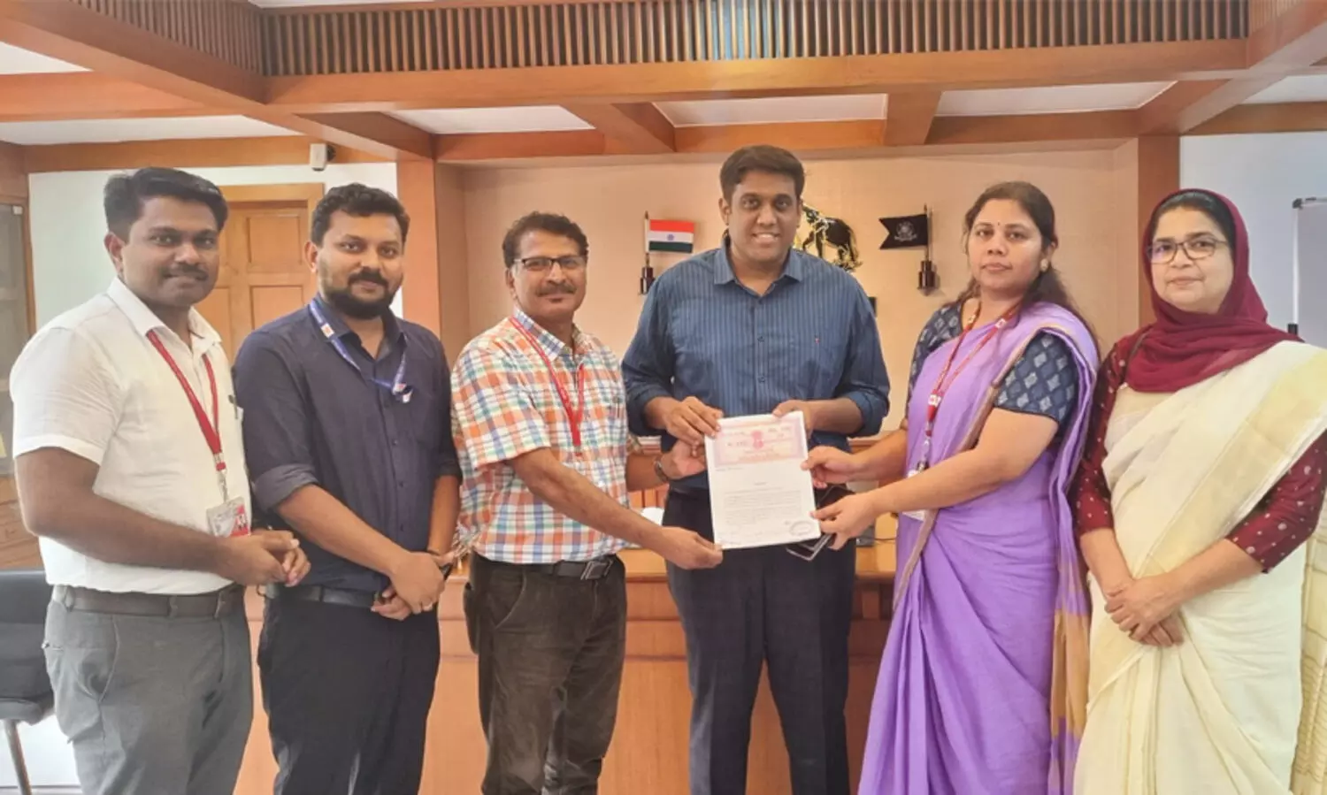 ക്ഷയരോഗ നിവാരണ യജ്ഞത്തിലേക്ക് കൊച്ചി കപ്പൽശാല 24 ലക്ഷം രൂപ കൈമാറി