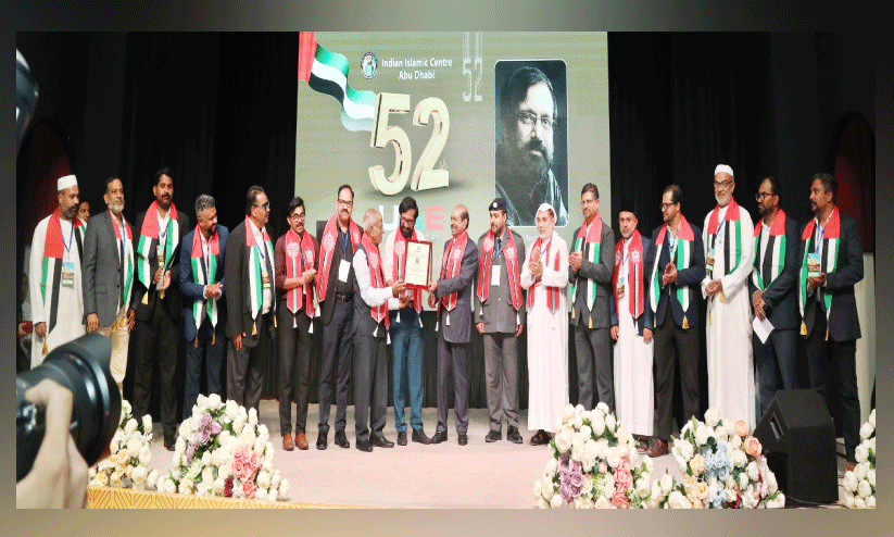 ഐ.​ഐ.​സി സാ​ഹി​ത്യ പു​ര​സ്കാ​രം കെ.​പി. രാ​മ​നു​ണ്ണി​ക്ക് സ​മ​ർ​പ്പി​ച്ചു