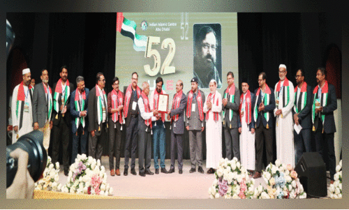 ഐ.​ഐ.​സി സാ​ഹി​ത്യ പു​ര​സ്കാ​രം കെ.​പി. രാ​മ​നു​ണ്ണി​ക്ക് സ​മ​ർ​പ്പി​ച്ചു