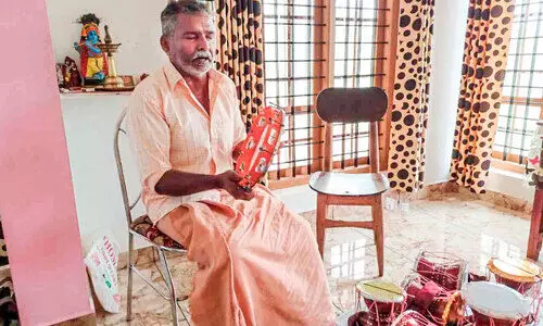 മണ്ഡലകാലമായതോടെ സംഗീതസാന്ദ്രമായി ഗോപിയാശാന്റെ വീട് മണ്ഡലകാലമായതോടെ സംഗീതസാന്ദ്രമായി ഗോപിയാശാന്റെ വീട്