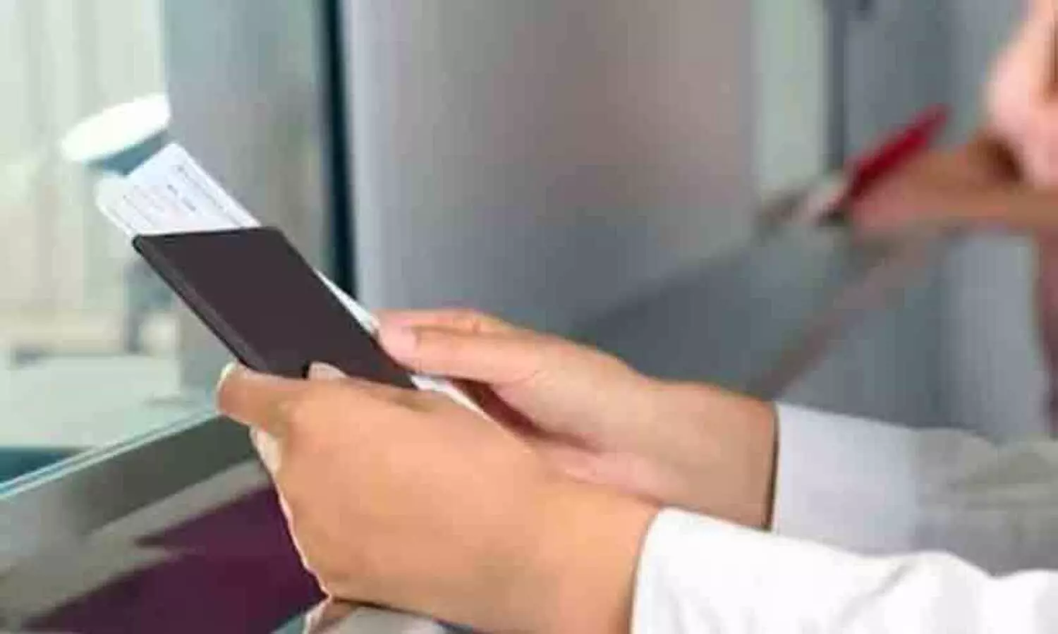 കാമുകനിൽ നിന്ന് പ്രായം മറച്ചുവെയ്ക്കാൻ വ്യാജ പാസ്പോർട്ട് ഉപയോഗിച്ച് ചൈനീസ് യുവതി