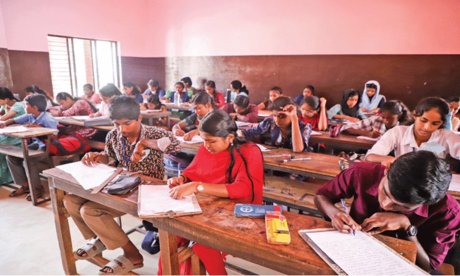 ത​ല​വി​ധി മാ​റ​ണ​മെ​ന്ന് ത​മി​ഴ്