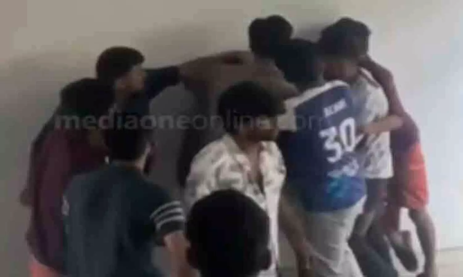 കോഴിക്കോട് ലോ കോളജിൽ കെ.എസ്.യു പ്രവർത്തകന് ക്രൂര മർദനം; അക്രമിച്ചത് എസ്.എഫ്.ഐ പ്രവർത്തകരെന്ന് കെ.എസ്.യു