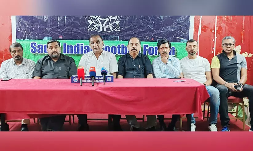 സിഫ് ഈസ്റ്റ് ടീ ചാമ്പ്യൻസ് ലീഗ് ഗ്രാൻഡ് ഫിനാലെ; നടൻ സിദ്ദിഖ്, നവാസ് മീരാൻ എന്നിവർ മുഖ്യാഥിതികളാകും സിഫ് ഈസ്റ്റ് ടീ ചാമ്പ്യൻസ് ലീഗ് ഗ്രാൻഡ് ഫിനാലെ; നടൻ സിദ്ദിഖ്, നവാസ് മീരാൻ എന്നിവർ മുഖ്യാഥിതികളാകും