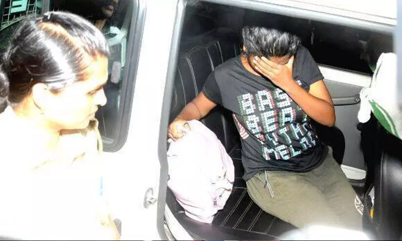 പാ​ൽ കു​ടി​ച്ച​ശേ​ഷം കു​ട്ടി ഉ​ണ​ർ​ന്നി​ല്ലെ​ന്ന്, അന്വേഷണത്തിൽ കൊലപാതകമെന്ന് ​തെളിഞ്ഞു; യുവതിയും ആ​ൺ​സു​ഹൃ​ത്തും പിടിയിൽ