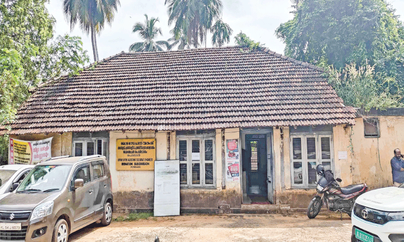 പൊ​ന്നാ​നി​യി​ലെ ഇ​റി​ഗേ​ഷ​ൻ സ​ബ് ഡി​വി​ഷ​ൻ ഓ​ഫി​സ്