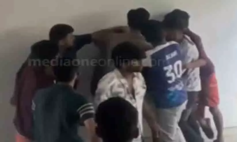 കോഴിക്കോട് ലോ കോളജിൽ കെ.എസ്.യു പ്രവർത്തകന് ക്രൂര മർദനം; അക്രമിച്ചത് എസ്.എഫ്.ഐ പ്രവർത്തകരെന്ന് കെ.എസ്.യു