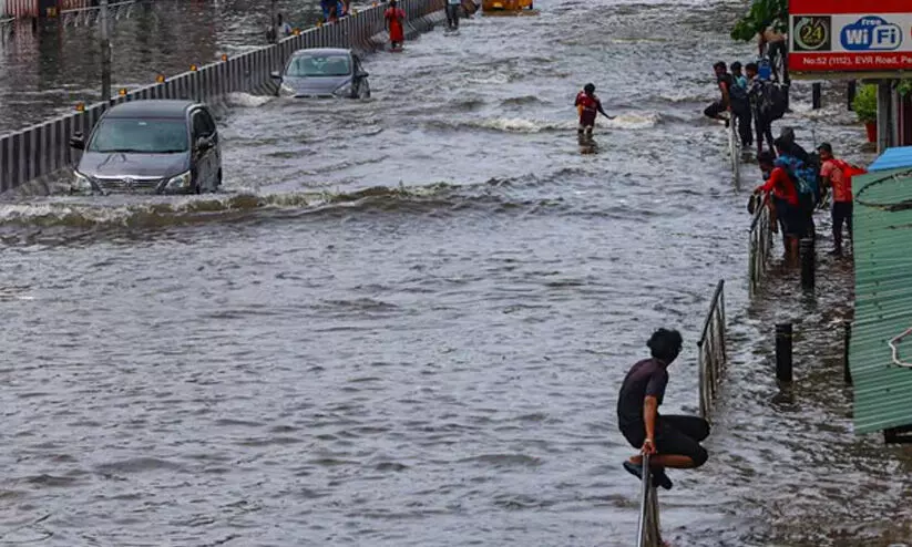 ദുരിതം മാറാതെ ചെന്നൈ; 5060 കോടിയുടെ കേന്ദ്ര സഹായം തേടി സ്റ്റാലിൻ