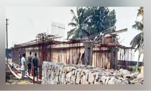 നി​ര്‍മാ​ണം പു​രോ​ഗ​മി​ക്കു​ന്ന ചാ​ത്ത​നാ​ട് - ക​ട​മ​ക്കു​ടി പാ​ലം