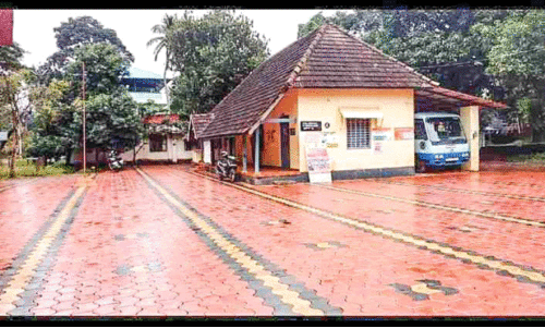 അ​രൂ​ക്കു​റ്റി ആ​ശു​പ​ത്രി