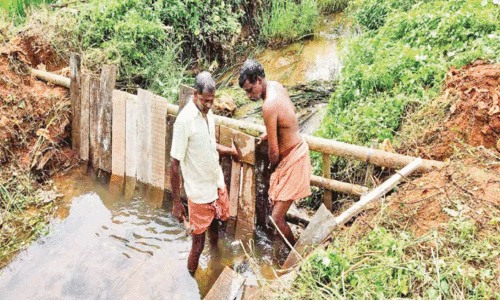 കണ്ണീരൊഴിയാതെ കർഷകർ