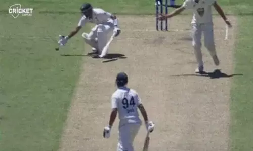 നോൺ സ്ട്രൈക്കിങ് എൻഡിൽ ബാബറിന്റെ വികൃതി; വൈറലായി വീഡിയോ..!