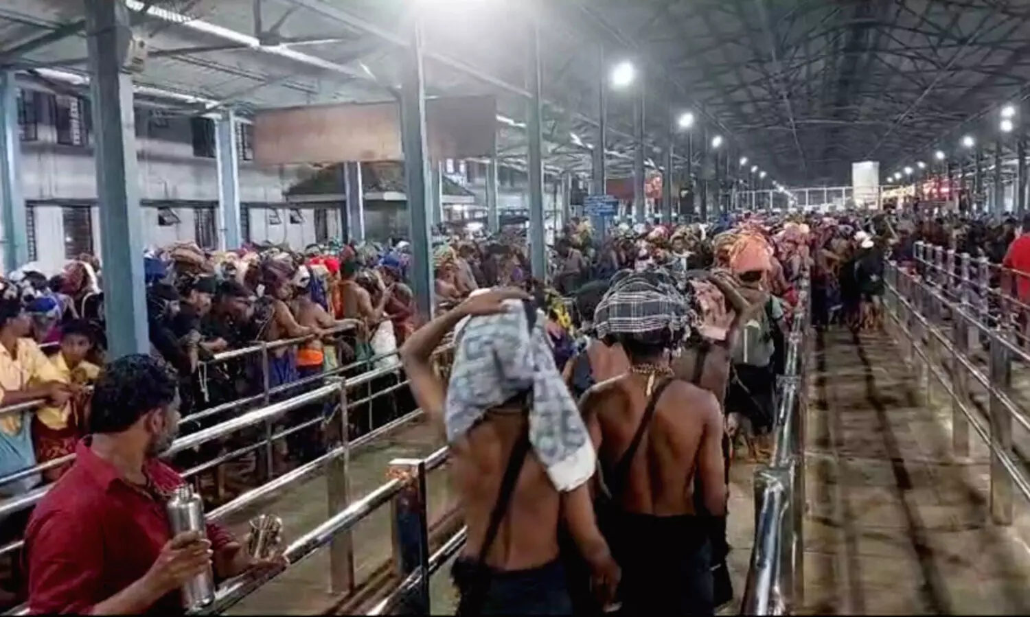 ശബരിമല ദർശനം: വെർച്വൽ ക്യൂ ബുക്കിങ് പരിധി 80000 ആക്കി കുറച്ചു