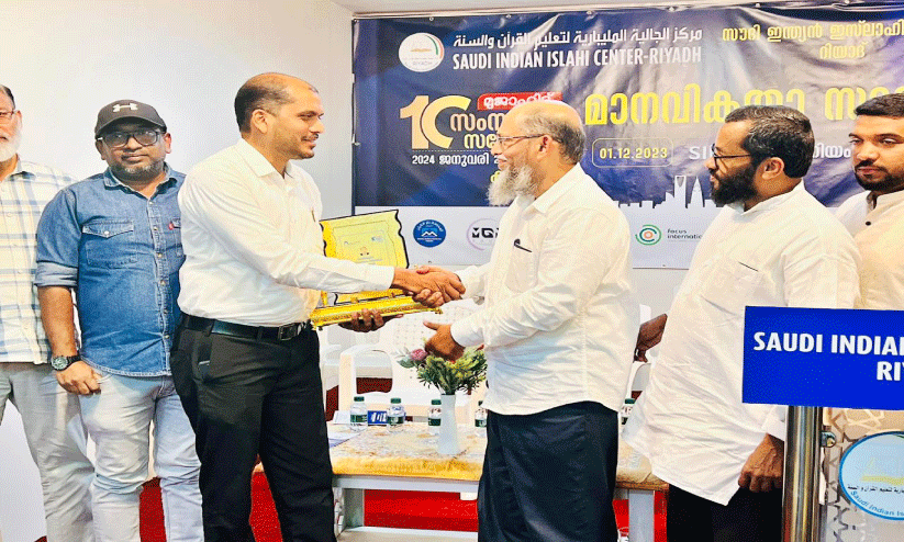 സിദ്ദിഖ് തുവ്വൂരിന് സൗദി ഇന്ത്യൻ ഇസ്ലാഹി സെന്ററിന്റെ ആദരം സിദ്ദിഖ് തുവ്വൂരിന് സൗദി ഇന്ത്യൻ ഇസ്ലാഹി സെന്ററിന്റെ ആദരം