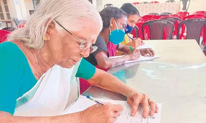 സാ​ക്ഷ​ര​ത മി​ക​വു​ത്സ​വം: പ​രീ​ക്ഷ​യെ​ഴു​താ​ന്‍ 1074 പേ​ര്‍