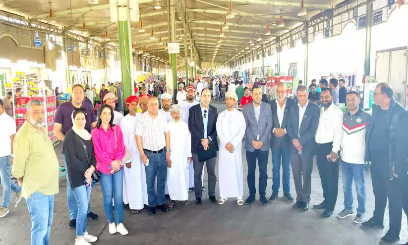 ജോ​ർ​ഡ​ൻ പ്ര​തി​നി​ധി സം​ഘം സെ​ൻ​ട്ര​ൽ മാ​ർ​ക്ക​റ്റ്​ സ​ന്ദ​ർ​ശി​ച്ചു