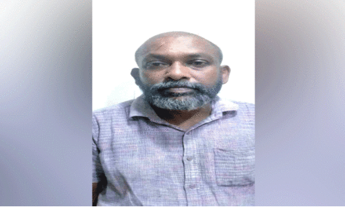 കി​രാ​ലൂ​രി​ൽ ഭാ​ര്യ​യെ കു​ത്തി പ​രി​ക്കേ​ൽ​പ്പി​ച്ച​യാ​ൾ അ​റ​സ്റ്റി​ൽ