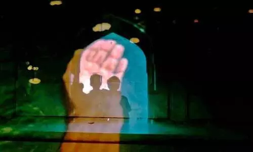 തരിശുനിലങ്ങളിൽ   മീൻപിടിക്കുന്നവർ