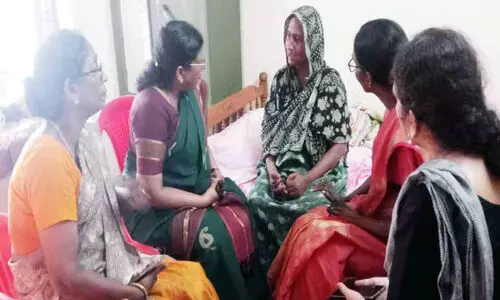 ഡോ. ഷഹാനയുടെ വീട്ടിൽ ആശ്വാസവാക്കുകളുമായി വനിത കമീഷൻ