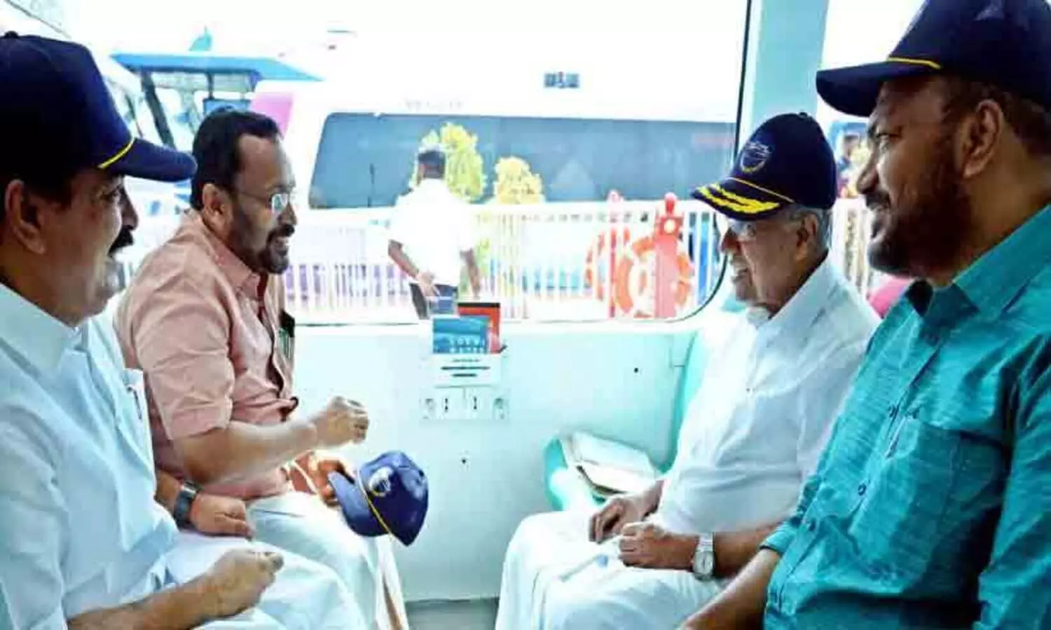 മാസപ്പടി: നോട്ടീസ്​​ വരട്ടെയെന്ന്​ മുഖ്യമന്ത്രി, ‘ആളെ കൊണ്ടുപോയി കരി​​ങ്കൊടി കാട്ടി ദൃശ്യങ്ങളെടുക്കുന്നത്​ മാധ്യമപ്രവർത്തനമല്ല’