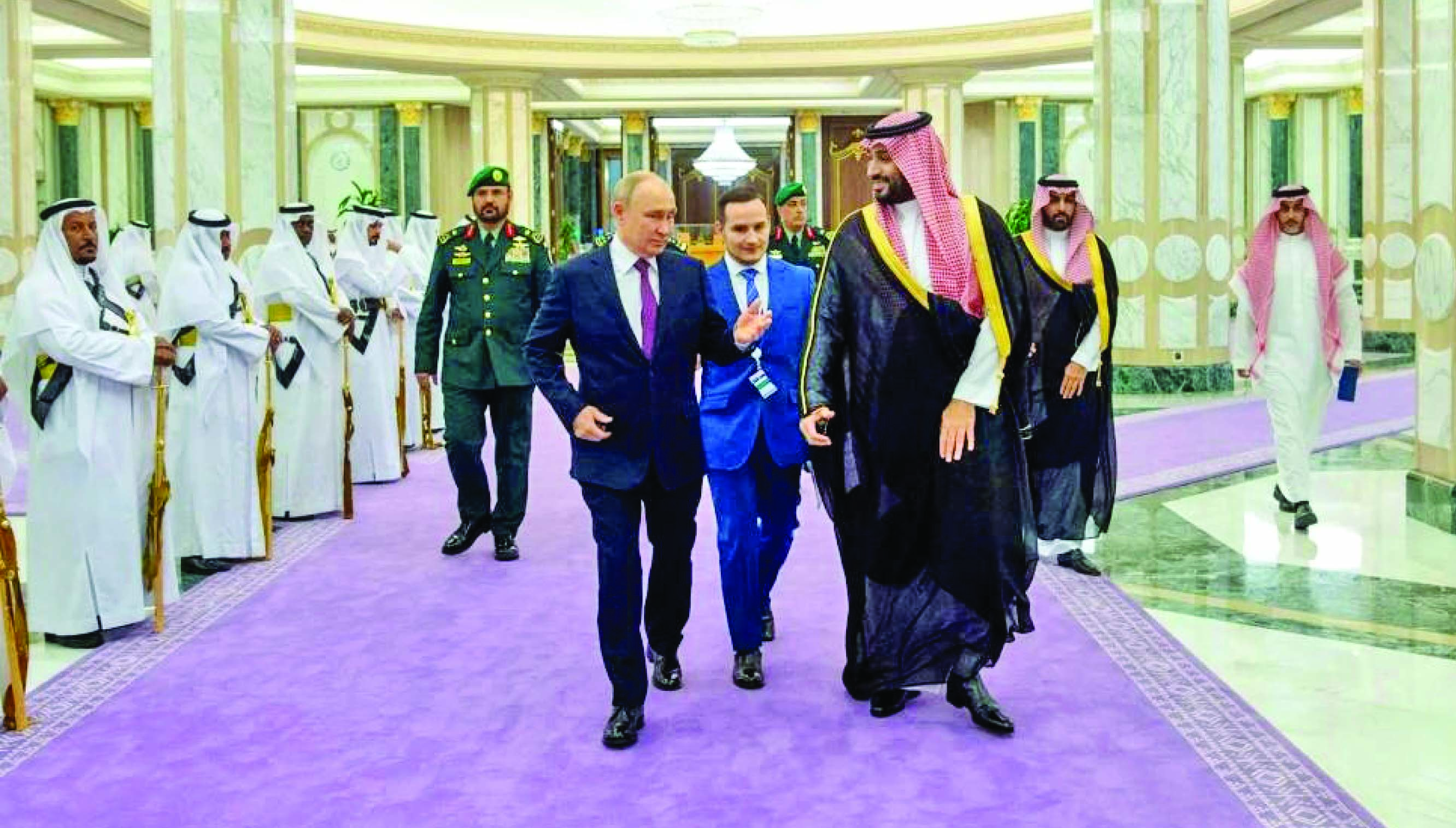 പുടിന്റെ വിവർത്തകനെ തിരുത്തി കിരീടാവകാശി പുടിന്റെ വിവർത്തകനെ തിരുത്തി കിരീടാവകാശി