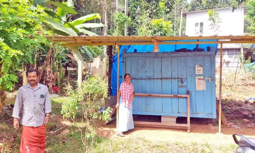 ത​ങ്ക​മ്മ​യും മ​ക​ൻ മ​നോ​ജും