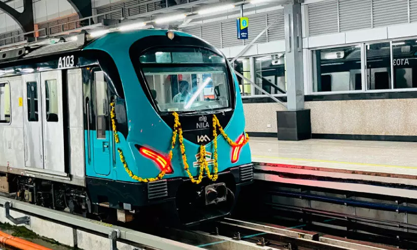 തൃപ്പൂണിത്തുറയിലേക്ക് പരീക്ഷണ ഓട്ടം നടത്തി മെട്രോ തൃപ്പൂണിത്തുറയിലേക്ക് പരീക്ഷണ ഓട്ടം നടത്തി മെട്രോ