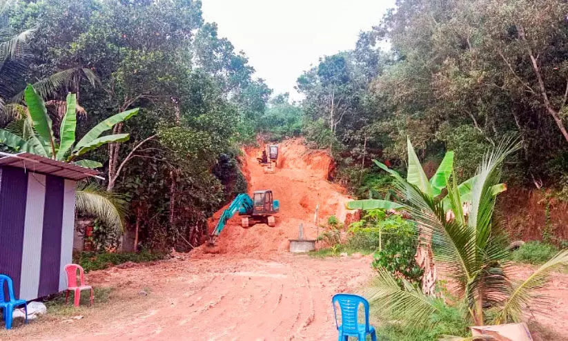 മറ്റപ്പള്ളി മണ്ണെടുപ്പ്; അനുമതി പുനഃപരിശോധിക്കണമെന്ന് കലക്ടറുടെ റിപ്പോർട്ട്