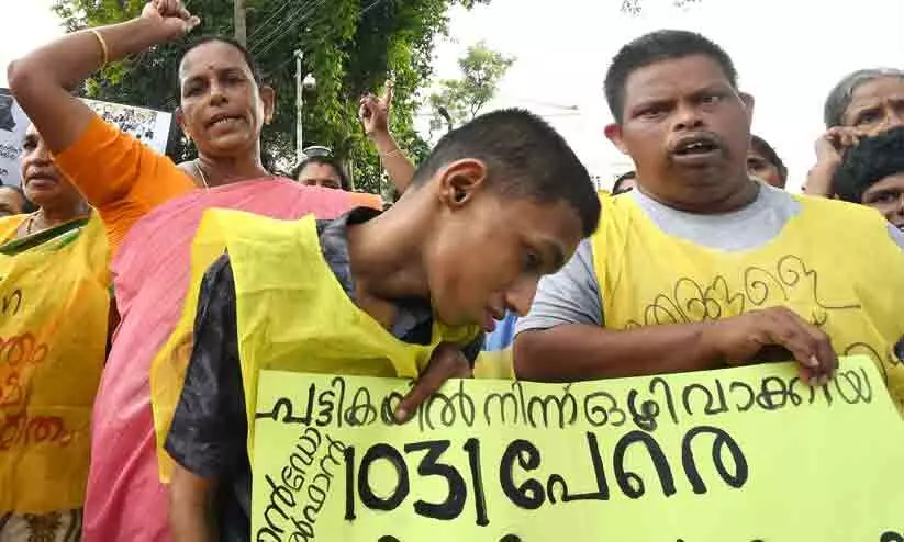 എൻഡോസൾഫാൻ ഇരകൾ വീണ്ടും സെക്രട്ടേറിയറ്റിനുമുന്നിൽ; സർക്കാർ സംസാരിക്കുന്നത് വിഷം തുപ്പുന്ന കമ്പനികൾക്കുവേണ്ടി -ഡോ. ഡി. സുരേന്ദ്രനാഥ് എൻഡോസൾഫാൻ ഇരകൾ വീണ്ടും സെക്രട്ടേറിയറ്റിനുമുന്നിൽ; സർക്കാർ സംസാരിക്കുന്നത് വിഷം തുപ്പുന്ന കമ്പനികൾക്കുവേണ്ടി -ഡോ. ഡി. സുരേന്ദ്രനാഥ്