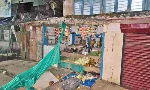 ഒറ്റയാൻ തകർത്ത ചേരമ്പാടിയിലെ ഷംസുദ്ദീന്റെ കട ഒറ്റയാൻ തകർത്ത ചേരമ്പാടിയിലെ ഷംസുദ്ദീന്റെ കട