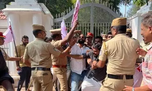 ഡി.​​വൈ.​​എ​​ഫ്.​​ഐ മാ​​ഹി ഗ​​വ. ഹൗ​​സി​​ലേ​​ക്ക് ന​​ട​​ത്തി​​യ മാ​​ർ​​ച്ചി​​നി​​ടെ​​യു​​ണ്ടാ​​യ സം​​ഘ​​ർ​​ഷം