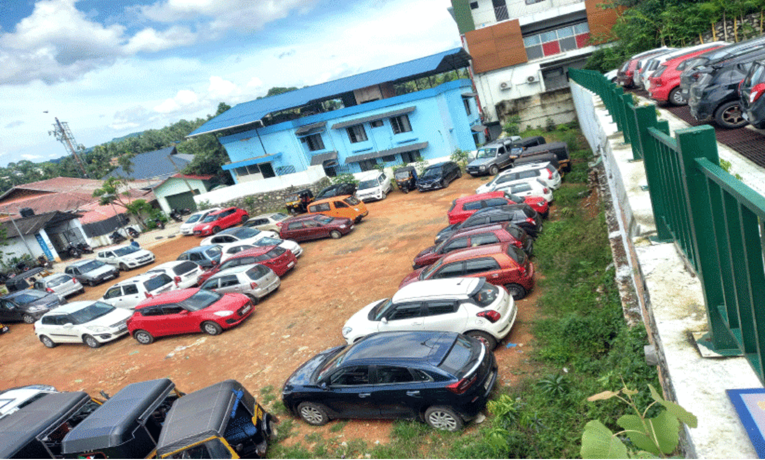 പു​ന​ലൂ​ർ താ​ലൂ​ക്ക് ആ​ശു​പ​ത്രിയിലെ പാ​ർ​ക്കി​ങ്​; നി​ർ​മാ​ണം നി​ല​ച്ചു